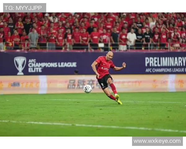 成都足球队团队协作能力显著提升创新高引发广泛关注与赞誉